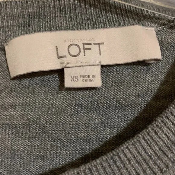 Ann Taylor Loft Gray Soft Knit Button Back Top 3/4 Sleeve. Size XS - Picture 3 of 5
